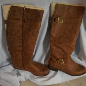 Knee High boot with sherpa detail